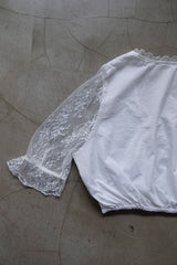 lace sleeve short blouse