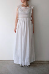 antique lace no sleeve long dress