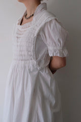 antique lace no sleeve long dress