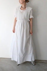 antique lace no sleeve long dress