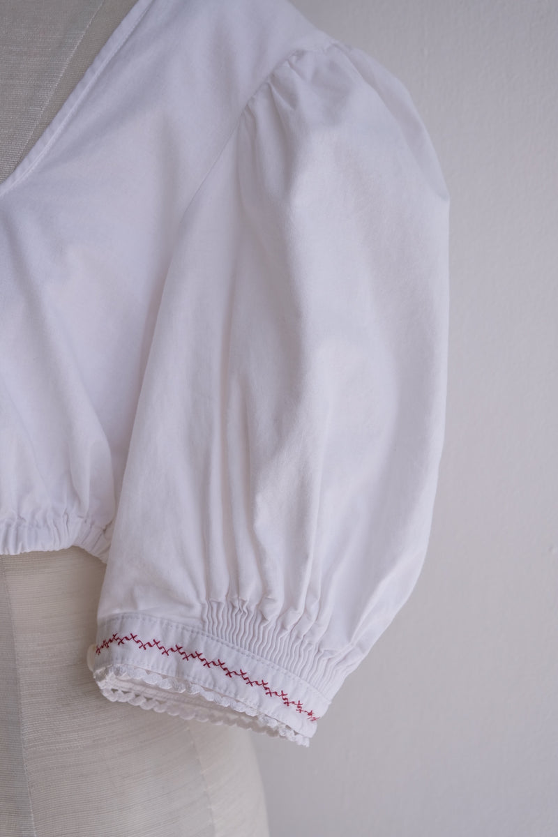 vintage embroidery cropped blouse