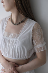 lace sleeve short blouse