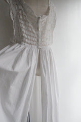 antique lace no sleeve long dress