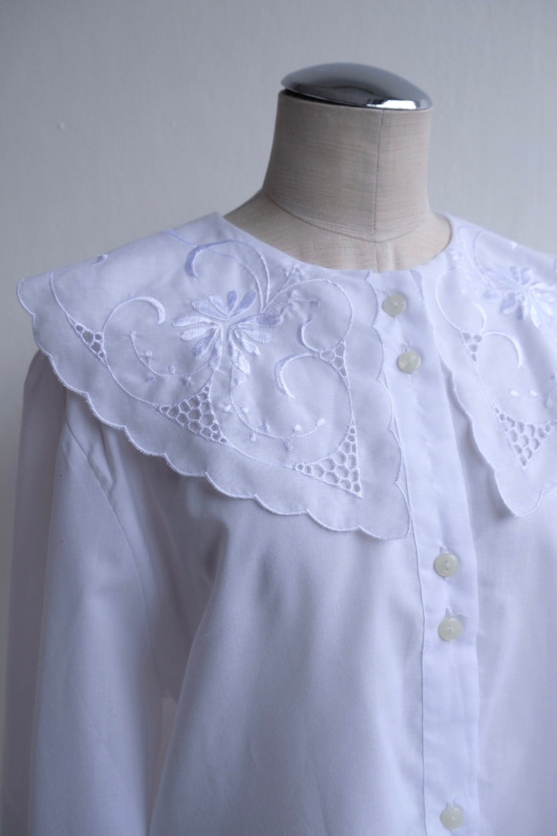 frill collar  blouse